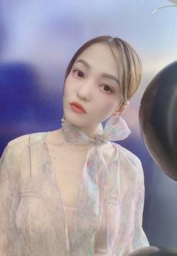 张韶涵夏日性感自拍照图片