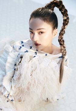 张韶涵个性时髦写真大片