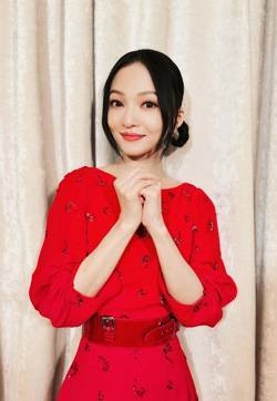 张韶涵红裙性感优雅写真图片