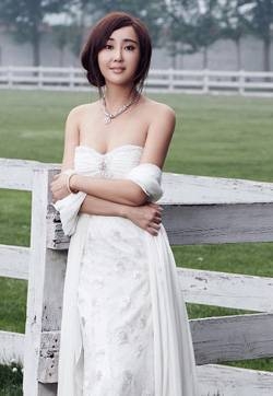 杜若溪冰雪女神完美婚纱女神露性感写真