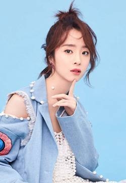 胡冰卿清新靓丽时尚写真图片桌面壁纸