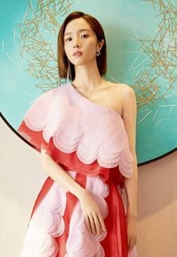 胡冰卿斜肩礼服裙性感图片桌面壁纸
