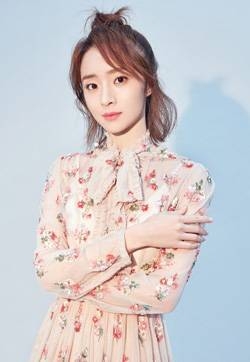 胡冰卿清纯甜美写真图片