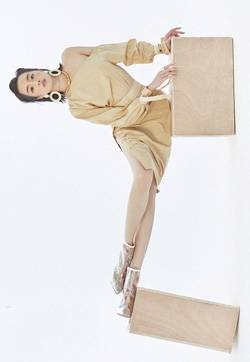 胡冰卿《时尚芭莎》杂志封面大片