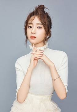 胡冰卿冬日唯美纯白浪漫写真图片  胡冰卿图片
