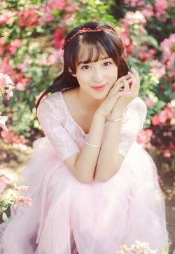 清纯云南美女唯美花园长裙写真
