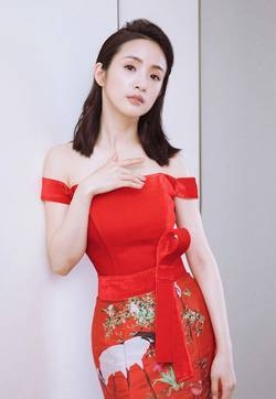 林依晨性感优雅一字肩红裙写真图片