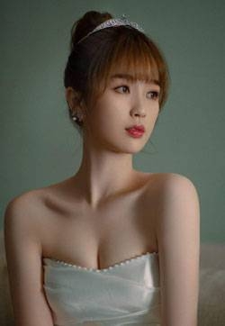 虞书欣优雅性感写真手机壁纸