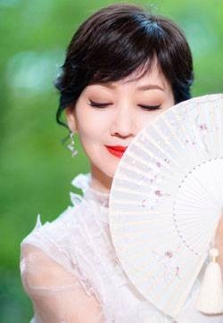 赵雅芝蕾丝配亮片裙性感气质写真