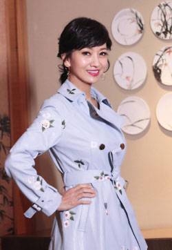 赵雅芝室内优雅性感唯美写真图片
