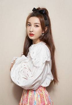 吴昕编织彩裙柔美写真图片