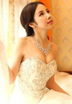 甜蜜美娇娘婚纱明艳动人笑容幸福私房照写真图片下载