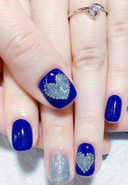 蓝色美甲图片 蓝色系美甲图