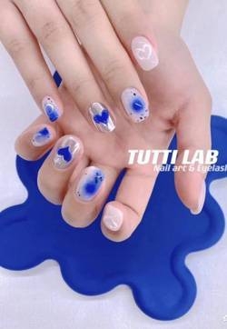 蓝色美甲款式图片 最新款蓝色系美甲图片