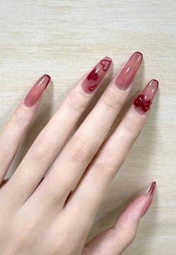 梅子色美甲 梅子红美甲图片