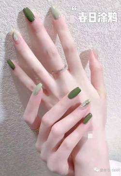 显手白的美甲 纯色美甲图片显手白