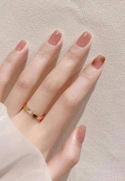 显白的美甲款式 白色美甲图片大全