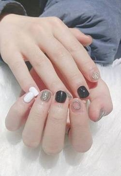 短指甲适合的美甲图案 适合短指甲做的美甲图