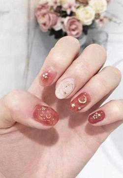 冬天流行美甲图片大全 冬天好看的美甲图片款式