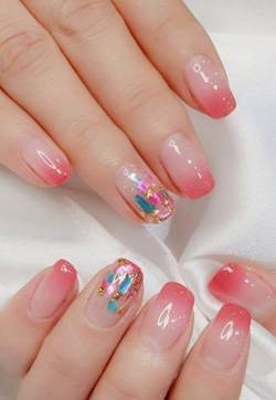粉色渐变美甲 粉透渐变美甲图片