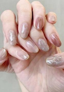 裸色美甲款式