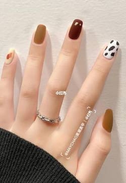 美甲图片秋冬 2022最火的美甲图片秋冬款