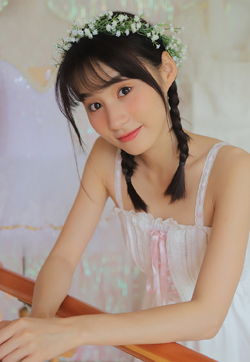 森系美女模特吊带长腿撩人写真图片