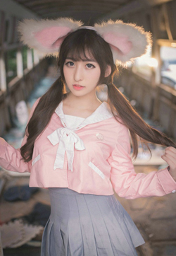 粉嫩兔女郎可爱女孩高清户外写真