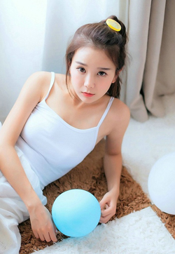 清纯大眼睛女孩小清新唯美居家写真图片