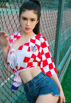 最新非主流美女足球宝贝美女牛仔超短裤写真