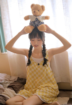 双马尾女生日系居家风格写真
