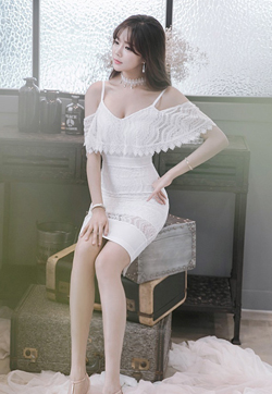 露肩美女嫩模性感写真柔嫩肌肤诱惑写真