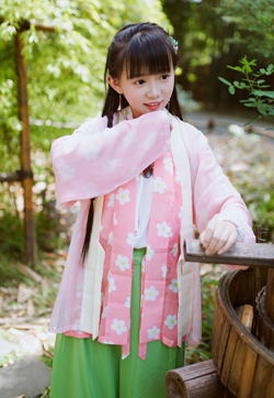 盛夏纯情古风女孩西瓜俏皮私房照写真图片下载