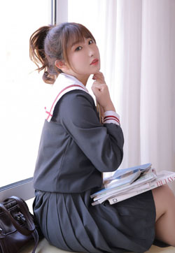 最漂亮萌妹校花水手制服美女学生妹教室写真