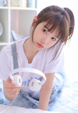 高颜值美女萝莉马尾辫美少女青春活力居家写真图片