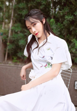 高清钟祺图片钟祺户外甜美写真