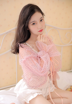 床上美女
