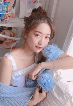 美女丝袜美腿性感床上美女图片