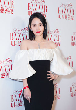 张嘉倪BAZAAR明星慈善夜性感图片