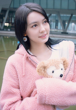 高清女星李诗颖清爽时尚街拍图片