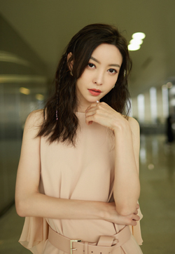 高清女星于文文微博电影之夜性感图片