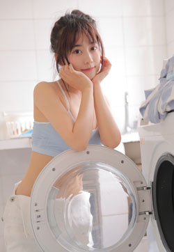 高清gogo美女露肩吊带美女风情诱惑大胆美女图片第张
