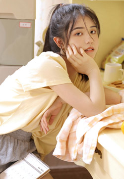 高清亚洲美女m131m长腿美女居家诱人性感私房写真