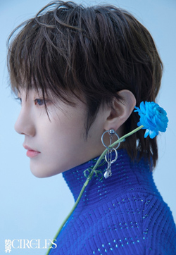 高清内地男星刘也碎花连体装大片写真图片