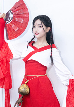 高清女明星吴宣仪COS游戏见面会图片