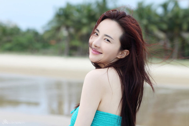 丸子头美女性感香肩诱惑写真图片图片