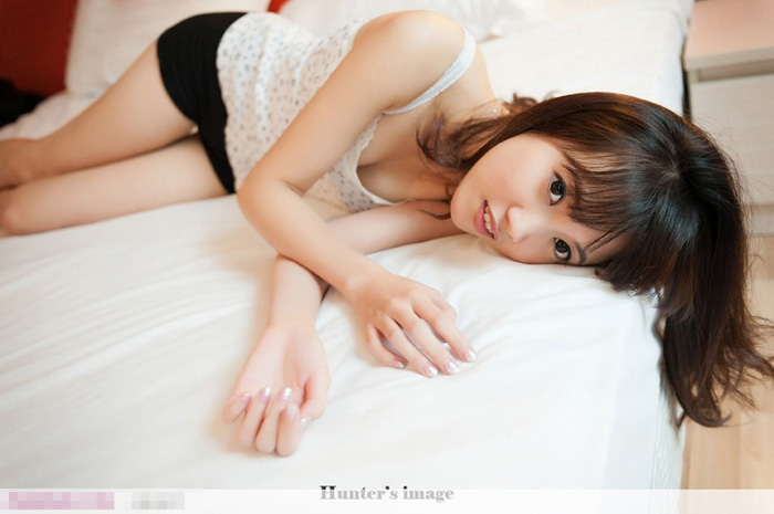 俏皮小女生居家诱惑写真图片