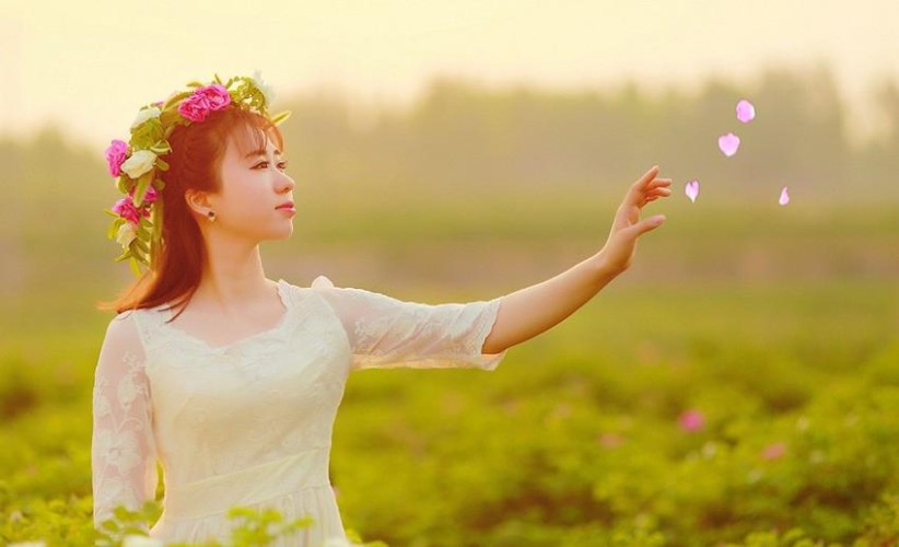 脸蛋纯情的白嫩小美女图片图片