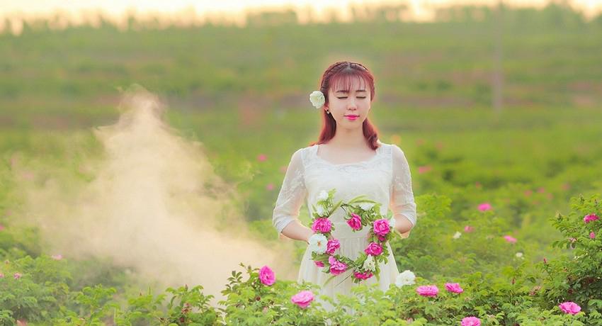 脸蛋纯情的白嫩小美女图片图片