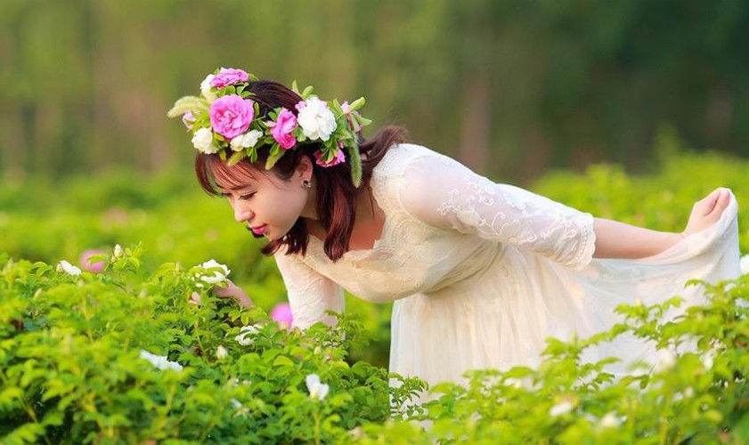 脸蛋纯情的白嫩小美女图片图片